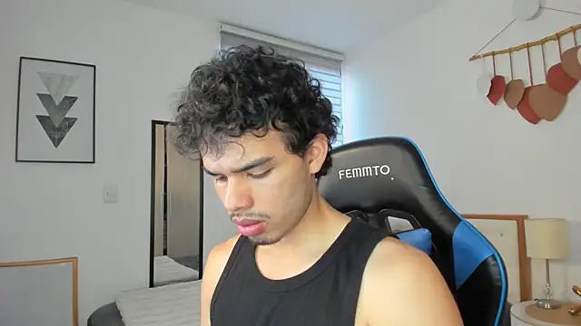 mateoleonee online show from February 2025 02:47:02 PM