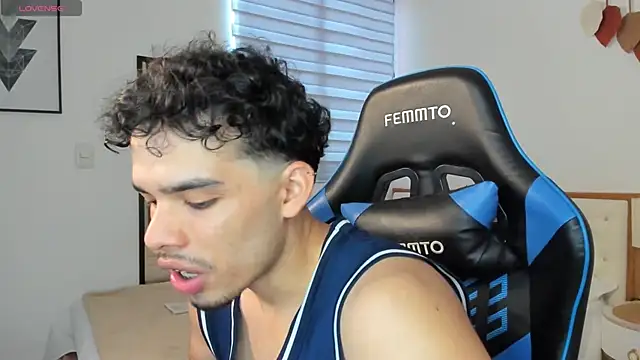 mateoleonee online show from February 2025 06:02:02 PM