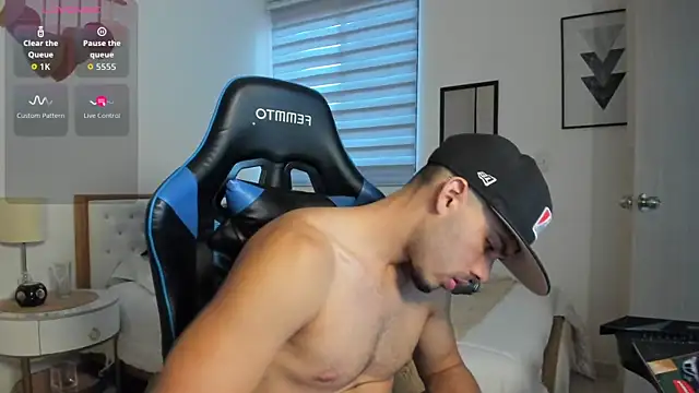 mateoleonee online show from October 2025 08:28:02 PM