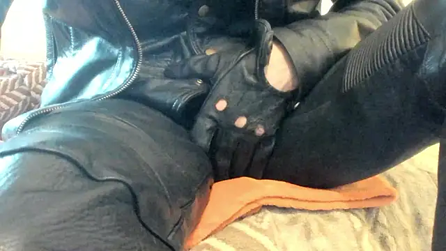 Snapshot of leatherz69 chatting on April 2026 02:15:01 PM leatherz69 online show from April 2026 02:15:01 PM