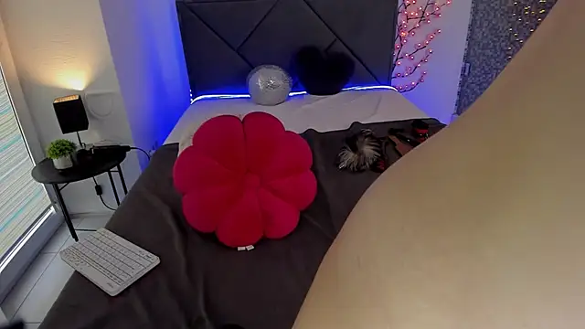 Snapshot of CassieEvans chatting on October 2025 05:50:02 AM CassieEvans online show from October 2025 05:50:02 AM