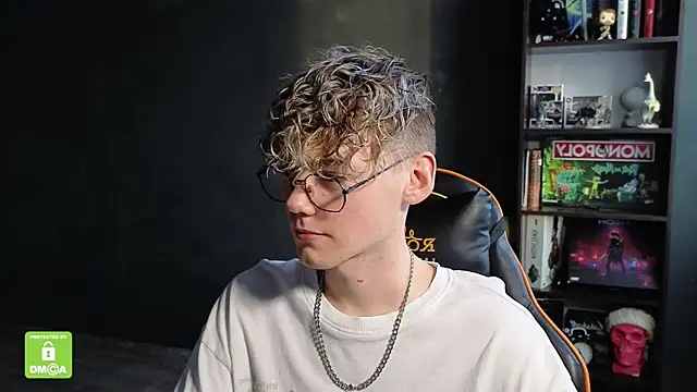 Keytaro online show from November 2025 01:11:01 PM