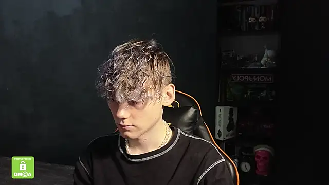 Keytaro online show from November 2025 01:55:02 PM