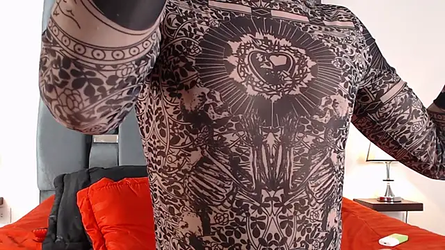 Snapshot of LucyGiraldo chatting on January 2025 12:28:01 AM LucyGiraldo online show from January 2025 12:28:01 AM