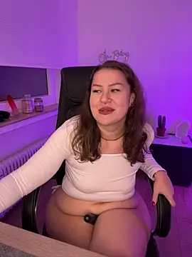 Snapshot of Fancy-Francy chatting on January 2025 09:07:01 PM Fancy-Francy online show from January 2025 09:07:01 PM