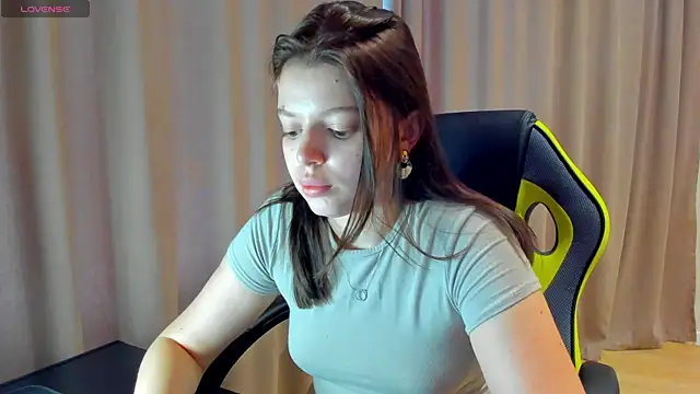 Snapshot of Nicky_Rosee chatting on May 2026 01:03:02 AM Nicky Rosee online show from May 2026 01:03:02 AM