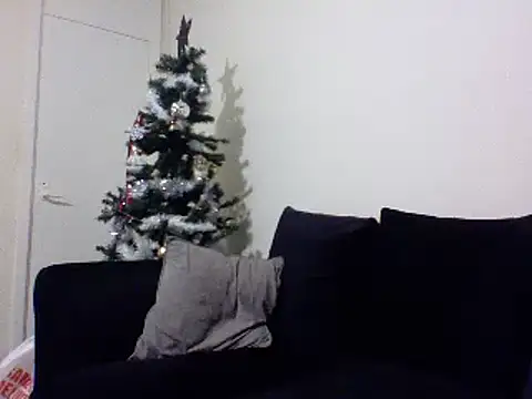 Snapshot of Cinderella_Jewels_ chatting on December 2024 11:28:02 PM Cinderella Jewels online show from December 2024 11:28:02 PM