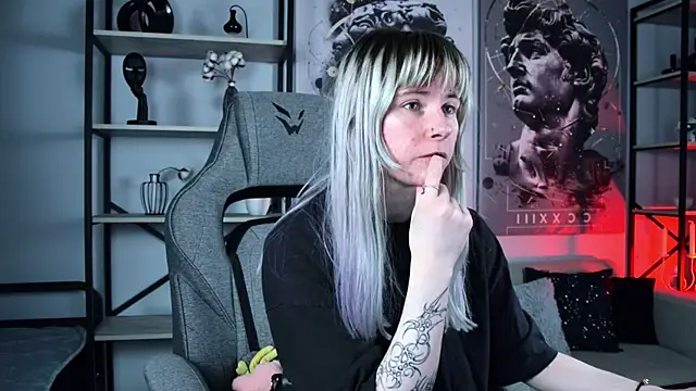 Snapshot of LexiWenford chatting on April 2026 06:03:02 AM LexiWenford online show from April 2026 06:03:02 AM