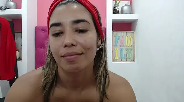 Snapshot of Dona_Tela chatting on December 2024 04:38:01 PM Dona Tela online show from December 2024 04:38:01 PM