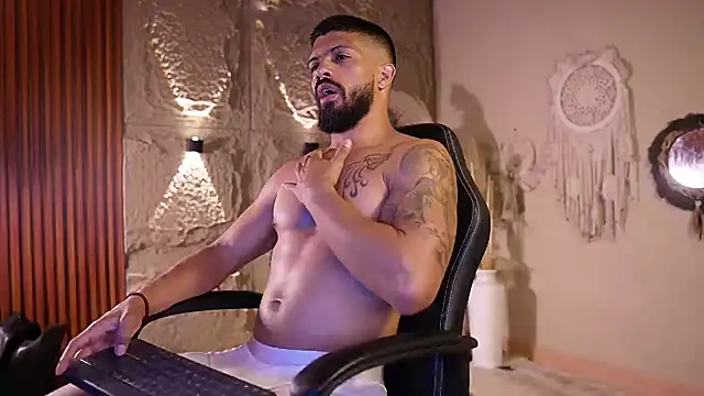 Snapshot of DannSaenz chatting on July 2026 01:37:02 PM DannSaenz online show from July 2026 01:37:02 PM