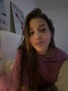 Snapshot of DanielaSaenz0 chatting on September 2025 04:24:02 AM DanielaSaenz0 online show from September 2025 04:24:02 AM