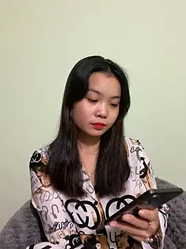 Snapshot of Maeve2k5 chatting on December 2024 01:15:02 AM Maeve2k5 online show from December 2024 01:15:02 AM