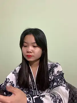 Snapshot of Maeve2k5 chatting on January 2025 11:44:02 PM Maeve2k5 online show from January 2025 11:44:02 PM