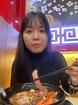 Snapshot of Maeve2k5 chatting on February 2025 06:11:02 AM Maeve2k5 online show from February 2025 06:11:02 AM