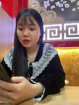 Snapshot of Maeve2k5 chatting on March 2025 12:02:02 PM Maeve2k5 online show from March 2025 12:02:02 PM