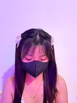 Snapshot of Maeve2k5 chatting on September 2025 08:10:01 PM Maeve2k5 online show from September 2025 08:10:01 PM