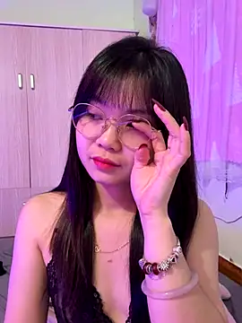 Snapshot of Maeve2k5 chatting on October 2025 02:41:02 AM Maeve2k5 online show from October 2025 02:41:02 AM