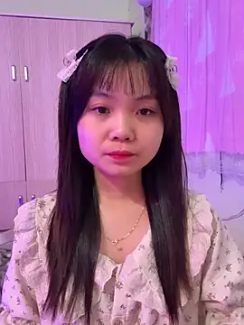 Snapshot of Maeve2k5 chatting on October 2025 11:37:01 PM Maeve2k5 online show from October 2025 11:37:01 PM