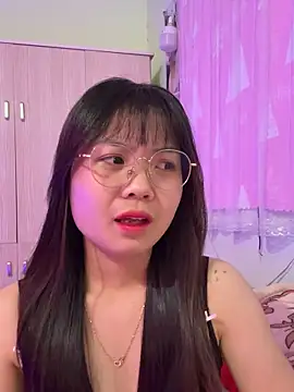 Snapshot of Maeve2k5 chatting on November 2025 10:27:01 AM Maeve2k5 online show from November 2025 10:27:01 AM