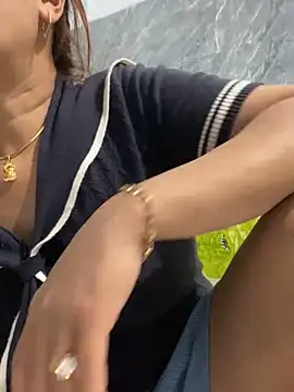 Linaannn online show from February 2026 01:08:02 PM