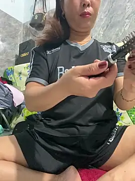 Linaannn online show from April 2026 11:54:02 PM