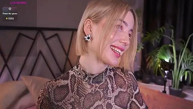 Snapshot of LindaThacker chatting on March 2026 05:08:02 AM LindaThacker online show from March 2026 05:08:02 AM