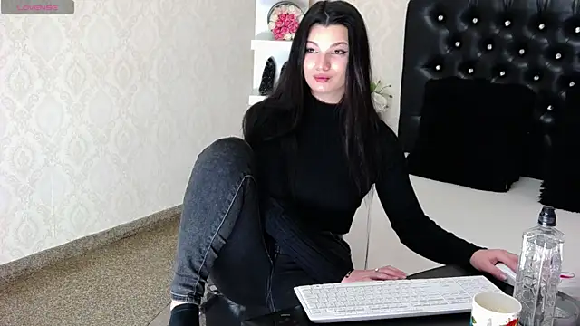 Allisonn223 online show from December 2024 08:25:02 PM