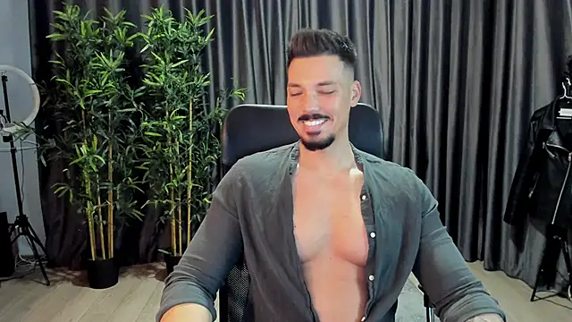 Snapshot of HaydenSpearss chatting on December 2024 08:00:01 AM HaydenSpearss online show from December 2024 08:00:01 AM