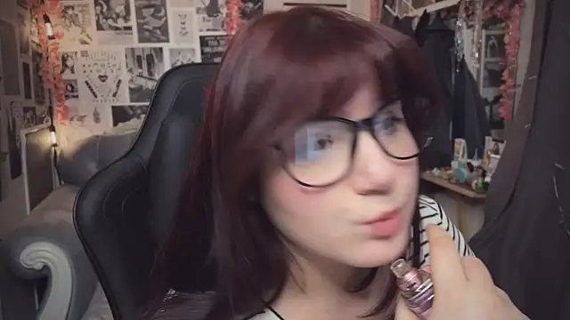 Snapshot of Diasporaaa chatting on February 2025 06:39:01 PM Diasporaaa online show from February 2025 06:39:01 PM