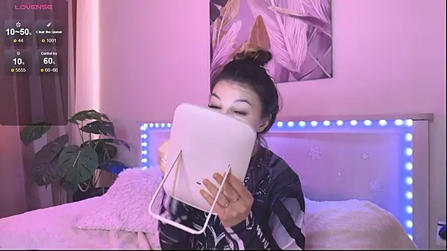 Veronica leal online show from March 2026 11:04:02 AM