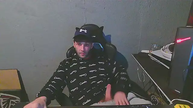 Snapshot of Superoz77 chatting on December 2024 05:12:02 AM Superoz77 online show from December 2024 05:12:02 AM