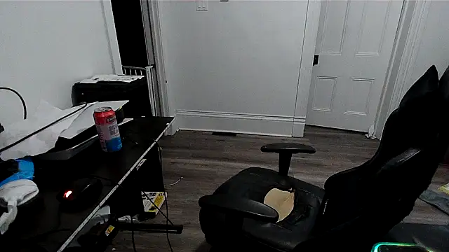 Snapshot of Superoz77 chatting on April 2026 01:11:02 AM Superoz77 online show from April 2026 01:11:02 AM