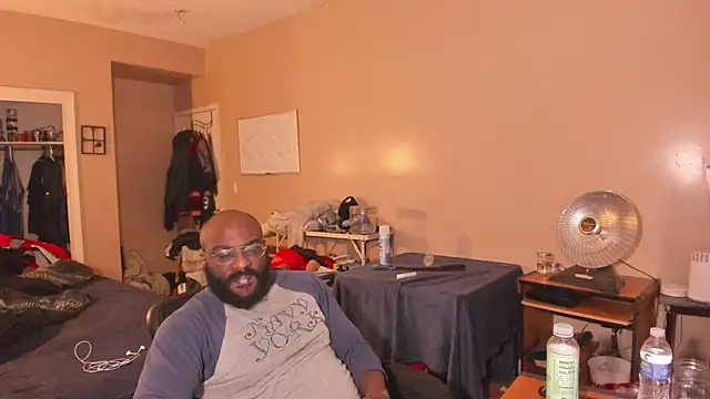 Snapshot of MrChuckDailyXXX chatting on February 2026 10:36:01 AM MrChuckDailyXXX online show from February 2026 10:36:01 AM