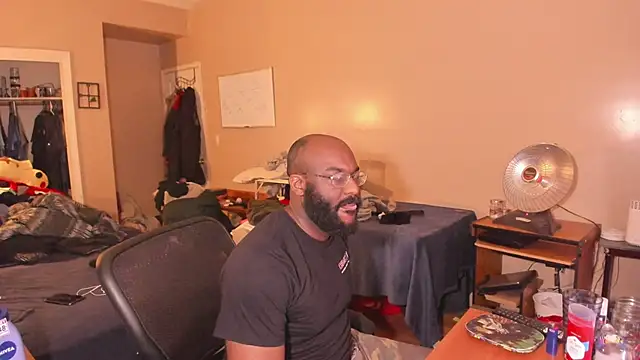 Snapshot of MrChuckDailyXXX chatting on March 2026 05:53:01 AM MrChuckDailyXXX online show from March 2026 05:53:01 AM