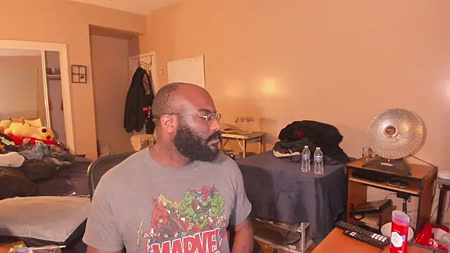 Snapshot of MrChuckDailyXXX chatting on April 2026 03:18:02 AM MrChuckDailyXXX online show from April 2026 03:18:02 AM