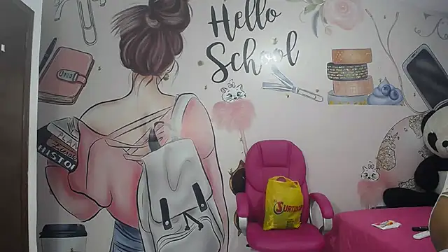 EMMA SWEETT1 online show from September 2025 12:30:01 PM