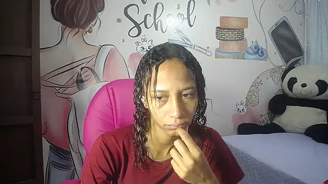 EMMA SWEETT1 online show from October 2025 12:33:01 PM