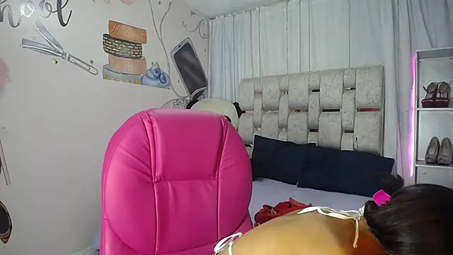 EMMA SWEETT1 online show from October 2025 12:46:01 PM