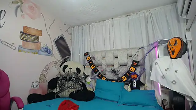 EMMA SWEETT1 online show from November 2025 12:39:02 PM