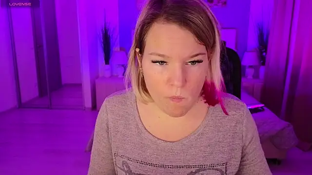 Snapshot of EVAshinyGIRL chatting on January 2025 07:45:02 AM EVAshinyGIRL online show from January 2025 07:45:02 AM