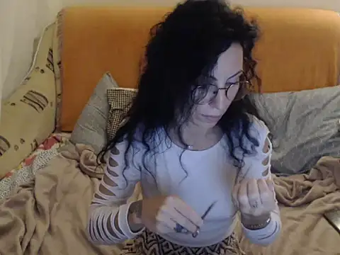 Emmatoo online show from November 2025 10:56:02 PM