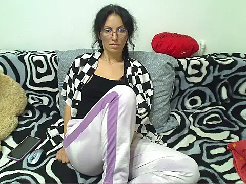 Emmatoo online show from April 2026 11:32:02 PM