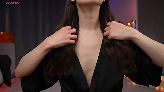 Amely Young online show from November 2025 01:07:02 AM