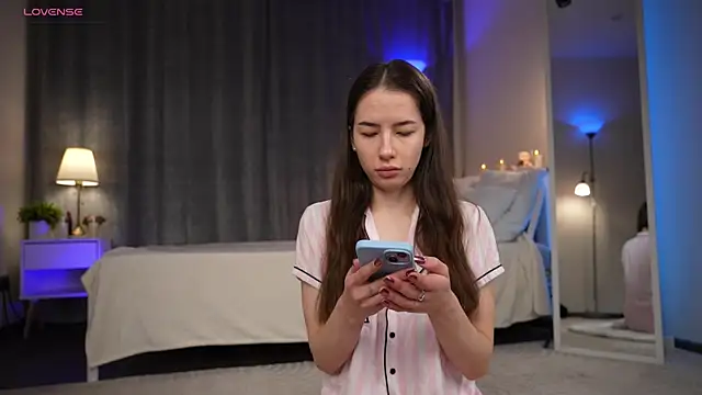 Amely Young online show from November 2025 02:17:02 AM