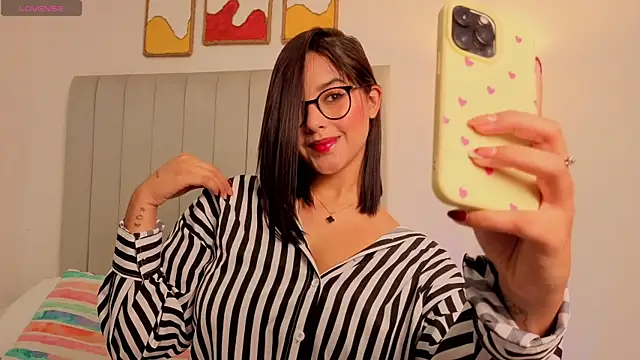 Snapshot of amy_robertz chatting on March 2026 01:18:01 AM amy robertz online show from March 2026 01:18:01 AM