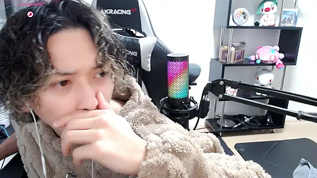 Snapshot of Shizukuu chatting on March 2025 12:13:02 PM Shizukuu online show from March 2025 12:13:02 PM