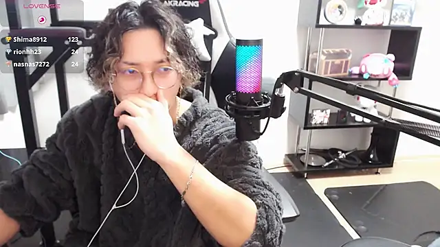 Snapshot of Shizukuu chatting on March 2025 03:25:02 PM Shizukuu online show from March 2025 03:25:02 PM