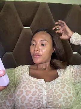 Snapshot of KyaraMiller chatting on March 2026 04:40:02 AM KyaraMiller online show from March 2026 04:40:02 AM