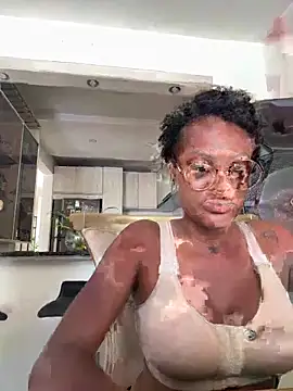 Snapshot of KyaraMiller chatting on April 2026 09:43:01 PM KyaraMiller online show from April 2026 09:43:01 PM