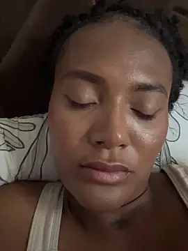 Snapshot of KyaraMiller chatting on April 2026 04:02:02 AM KyaraMiller online show from April 2026 04:02:02 AM